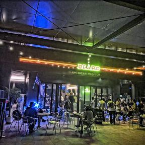 Beard ビアード American Rooftop テラス 天神 福岡県福岡市中央区のペットカフェ 飲食店 おでかけスポット ペットホームウェブ